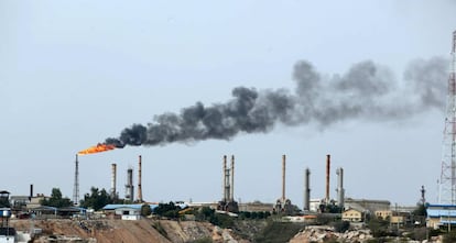 Una plataforma petrolífera en la isla de Jark (Irán).