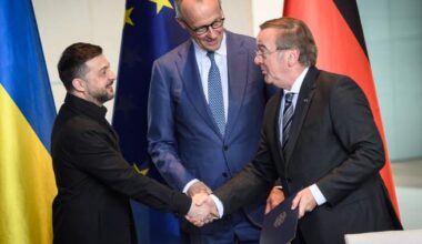 Ukraine gets US$106B loan package from EU after Hungary changes vote - National