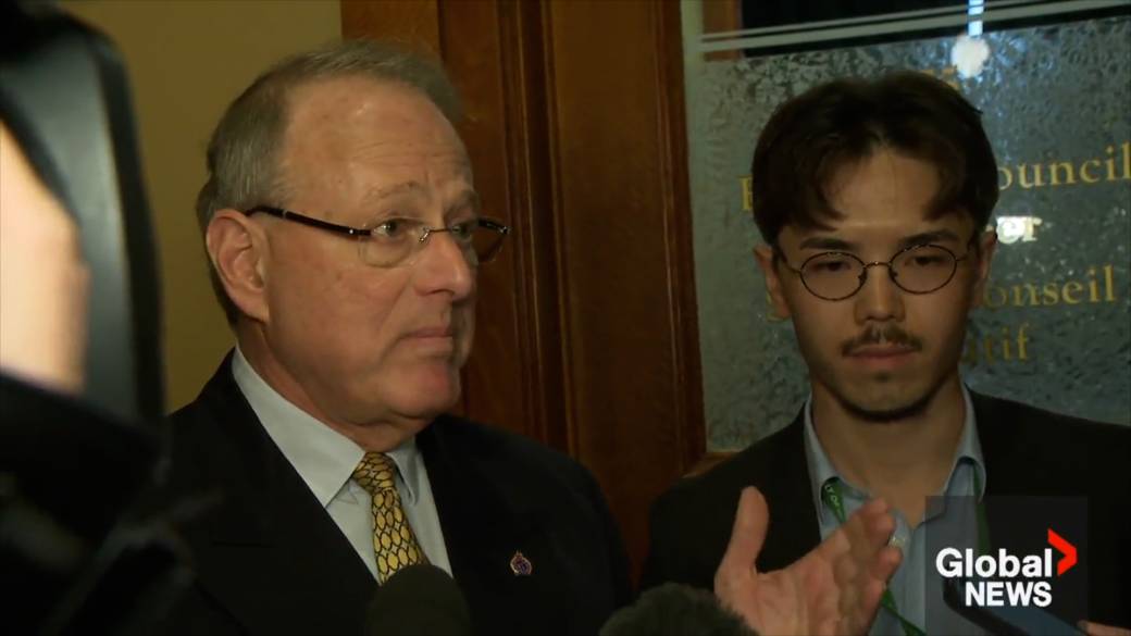 Click to play video: 'Ontario solicitor general answers questions on accidental release of inmates'