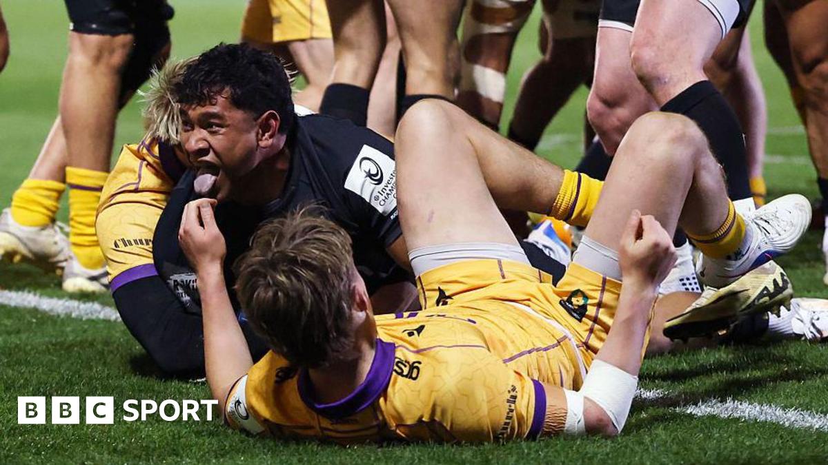 Bath replacement Kepu Tuipulotu scores one of his side's six tries