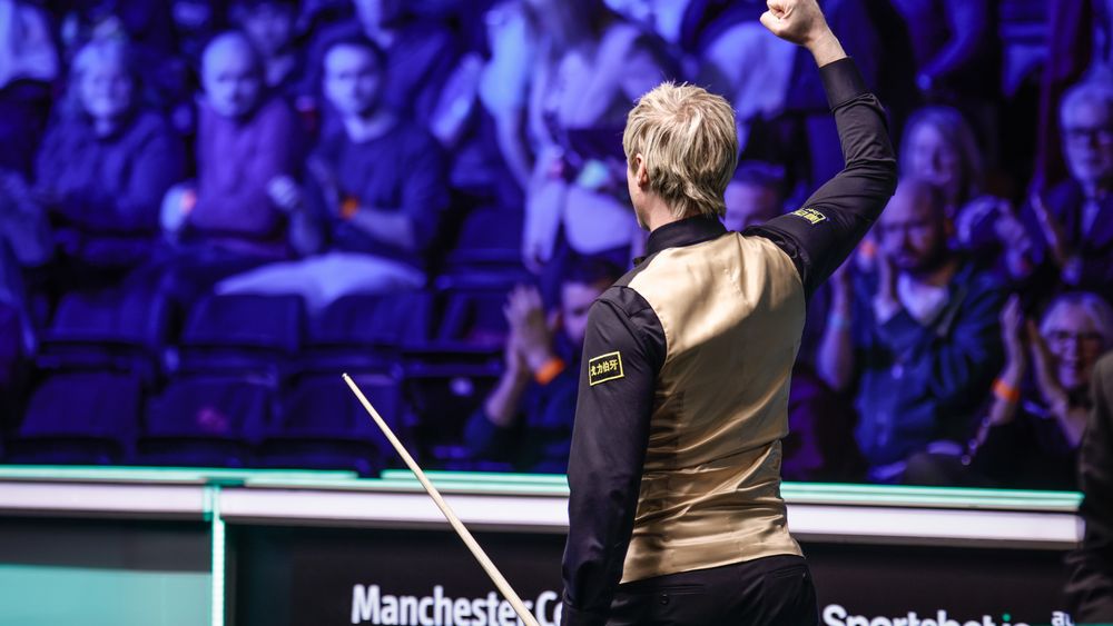 Robertson Digs Deep To Beat Hawkins