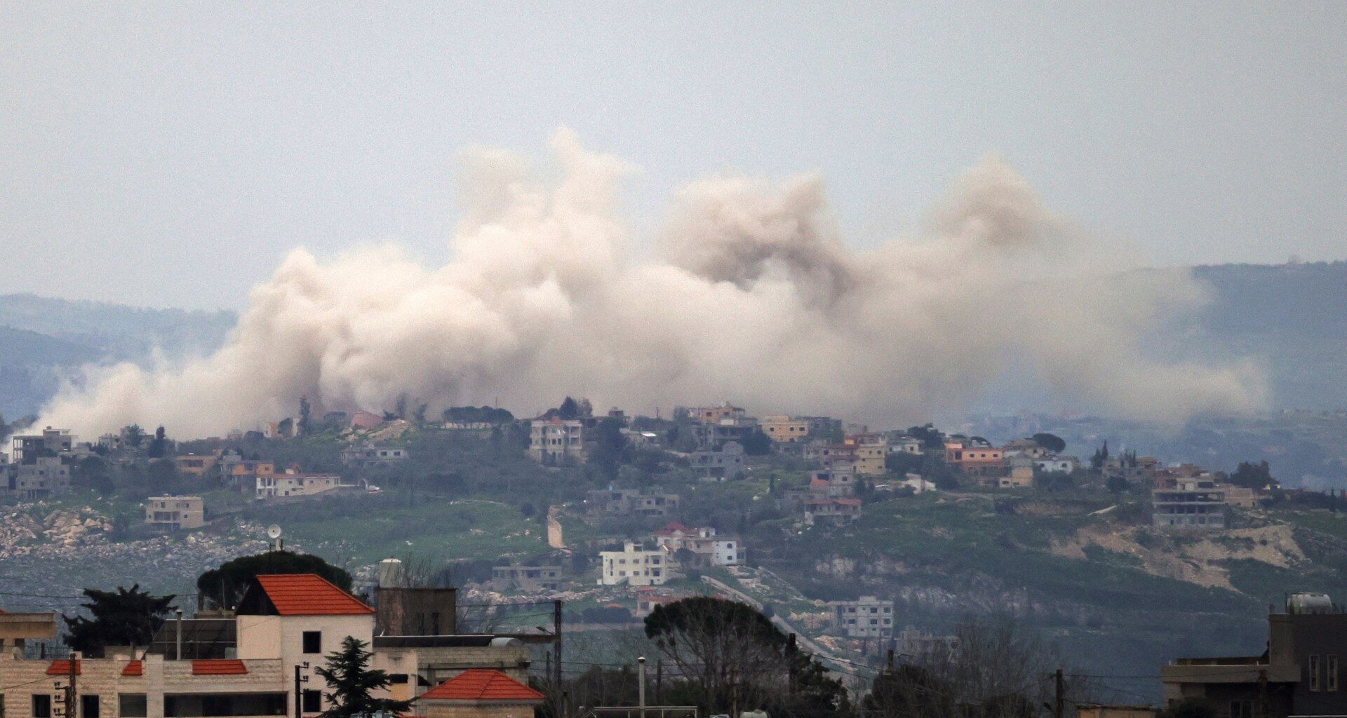 Israeli strikes kill 7 in southern Lebanon, Hezbollah targets ground troops | Israel attacks Lebanon News