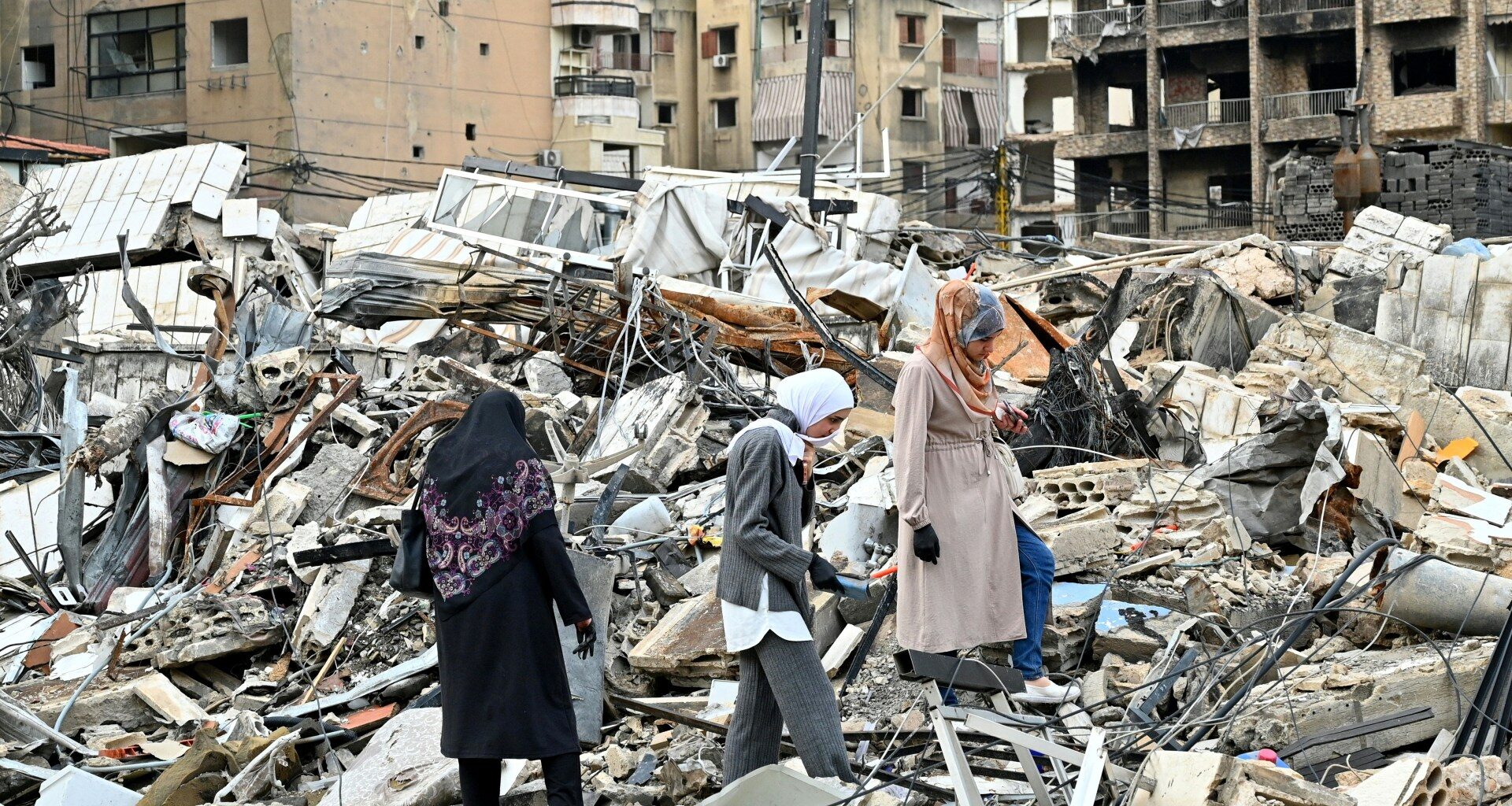 Controversy as Lebanese banker Sehnaoui is praised for supporting Israel | Israel attacks Lebanon News