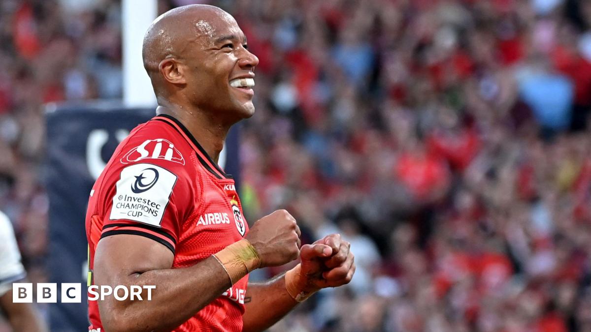 Teddy Thomas celebrates