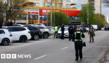 At least two dead as gunman opens fire and takes hostages in Kyiv - BBC