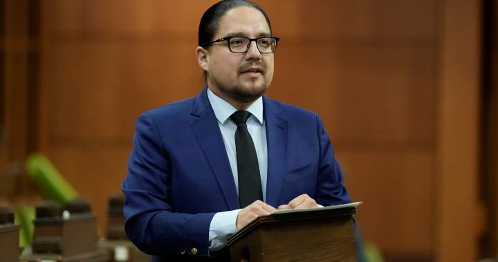 Conservative MP tells reporters on hot mic, Liberals ‘trying to poach me’