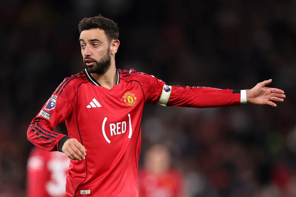 Bruno Fernandes of Manchester United gestures during the Premier League match between Manchester United and Brentford