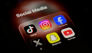 Greece will ban all kids under 15 from using social media