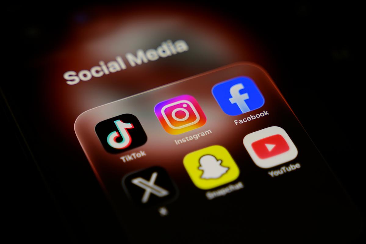 Greece will ban all kids under 15 from using social media