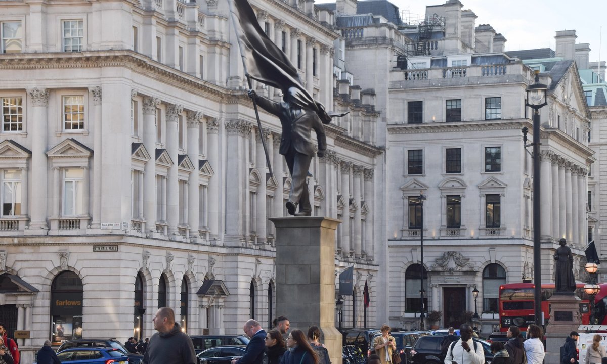 New Banksy statue appears in central London - The Art Newspaper