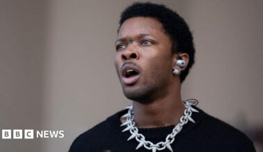 D4vd with mouth open, wearing chain necklace