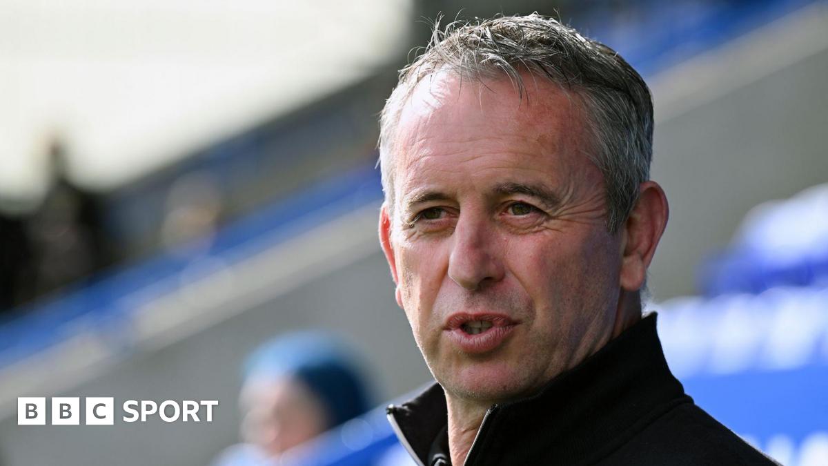 Steve McNamara looks on during a Warrington Wolves game