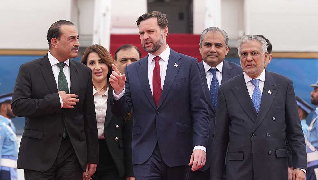 Vance arrives in Pakistan for peace talks with Iran