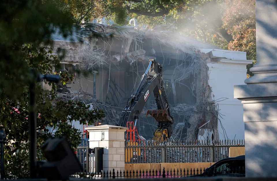 WASHINGTON, DC - OCTOBER 20: The facade of the East Wing of the White House is demolished by work crews on October 20, 2025 in Washington, DC. The demolition is part of U.S. President Donald Trump's plan to build a ballroom reportedly costing $250 million on the eastern side of the White House. (Photo by Kevin Dietsch/Getty Images)