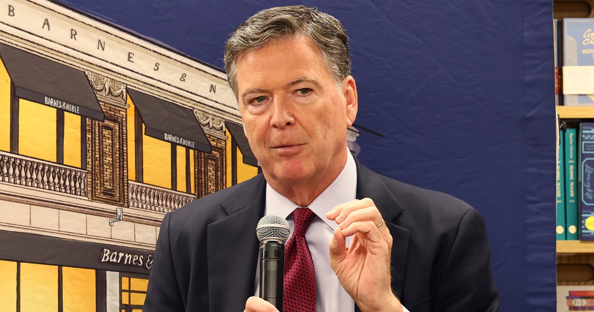 Comey appears in court after his indictment for allegedly threatening Trump