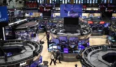 Dow futures soar nearly 1,300 points, oil prices tumble after Iran ceasefire