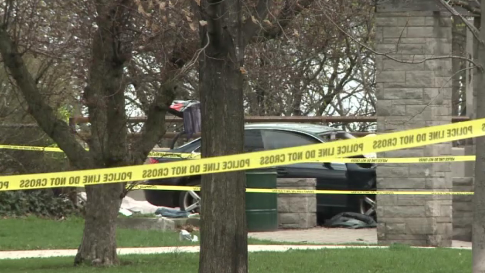 2 dead in single-vehicle crash in Hamilton