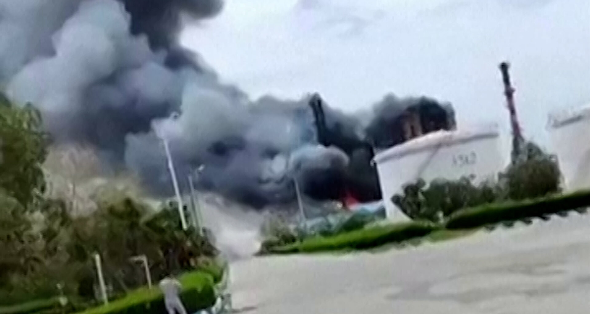 Lavan refinery blaze continues hours after US-Iran ceasefire agreement | Infrastructure