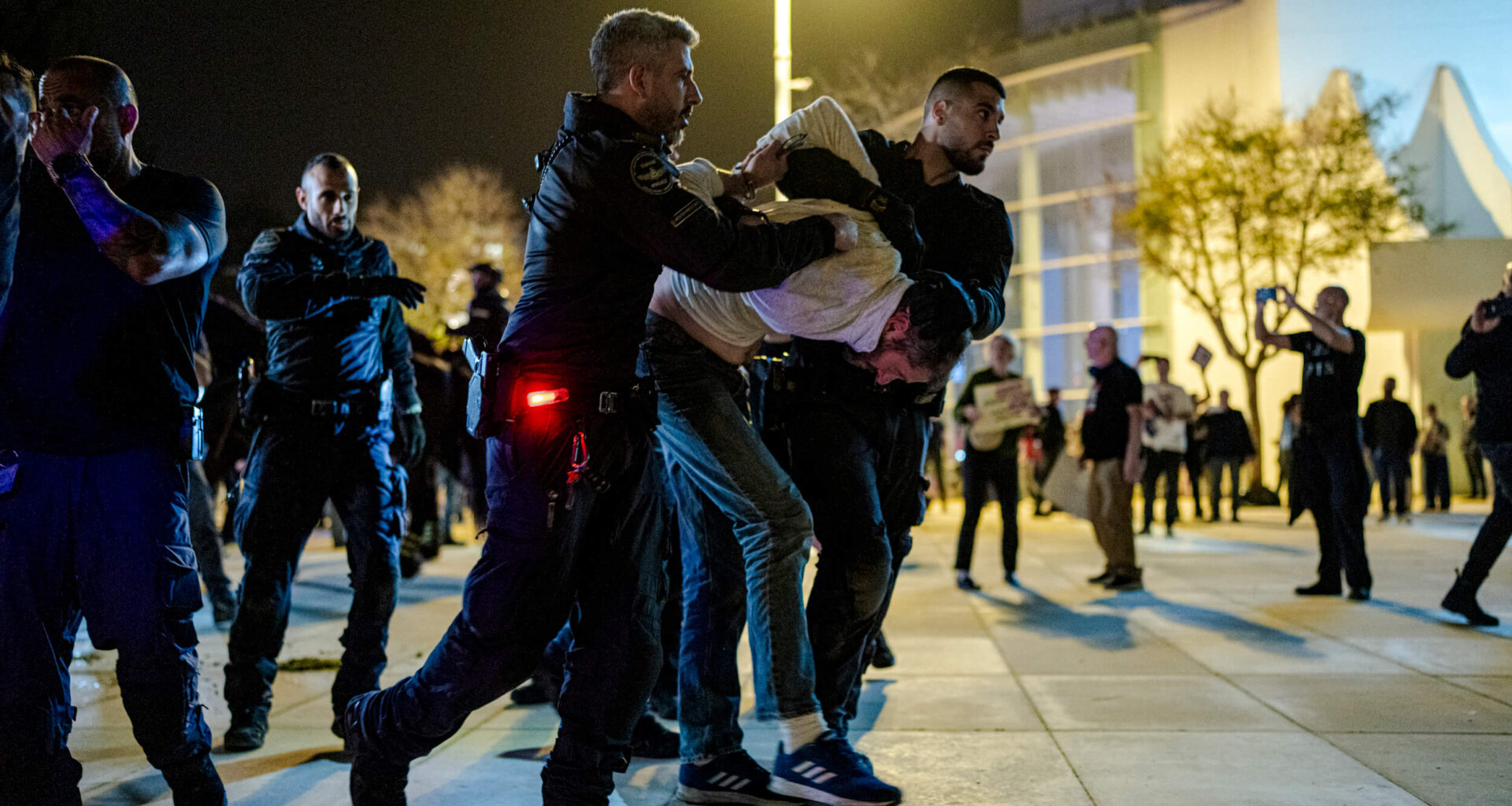 Israel antiwar protests spur intensifying government crackdown – The Forward