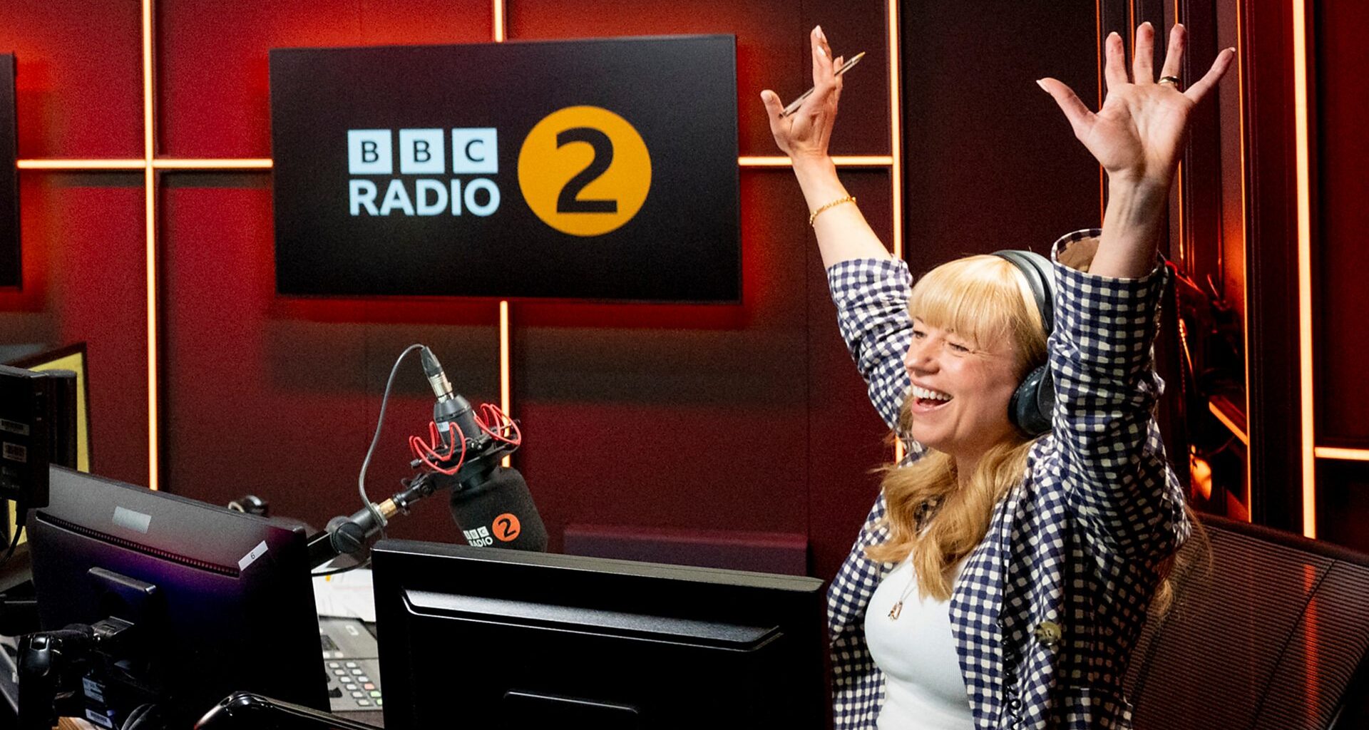 Sara Cox to host the BBC Radio 2 Breakfast Show