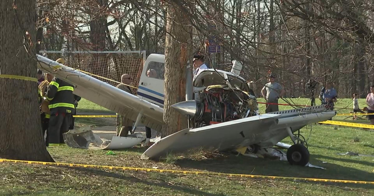 Northeast Philadelphia plane crash leaves 2 injured, including off-duty officer, sources say