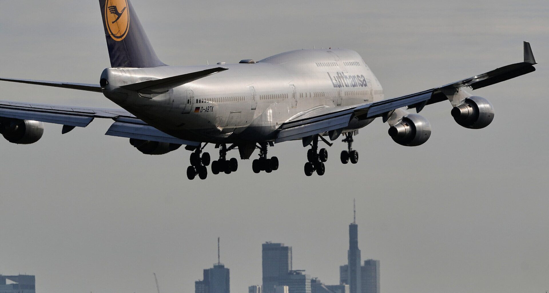 Lufthansa airline group extends cancellation of Israel flights through June