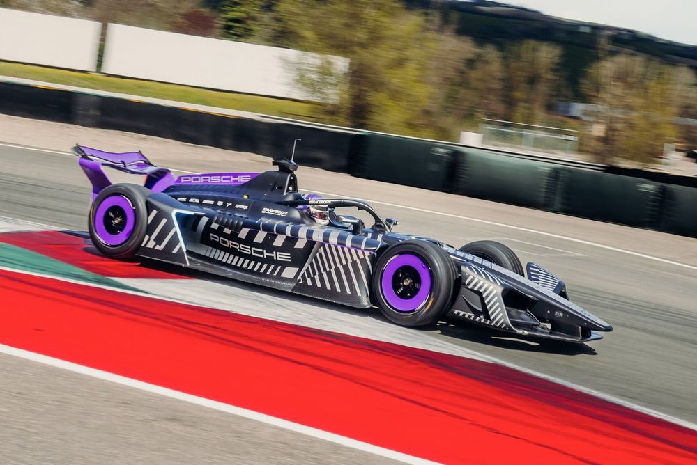 Porsche showcased its Gen4 car on track