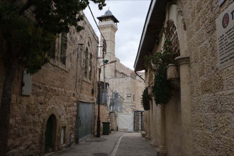 Alleyway with Ibrahimi Mosque visible