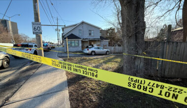 2 men arrested at the scene of Scarborough stabbing