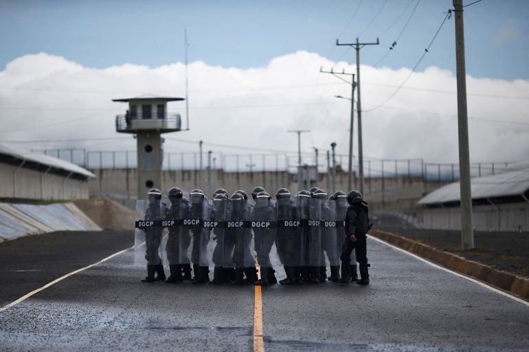 FILE PHOTO: Wardens in anti-riot gear take part in a practice, during a tour in the "Terrorism Confinement Center" (CECOT) complex, which according to El Salvador's President, Nayib Bukele, is designed to hold 40,000 inmates, in Tecoluca, El Salvador October 12, 2023. REUTERS/Jose Cabezas/File Photo
