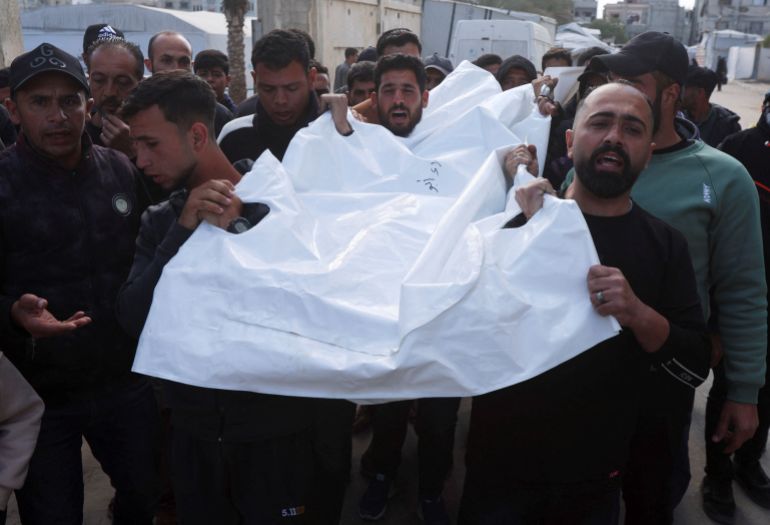 Mourners carry a body during the funeral of Palestinians killed in an Israeli airstrike, according to medics, at Nasser Hospital in Khan Younis in the southern Gaza Strip, April 21, 2026. REUTERS/Ramadan Abed