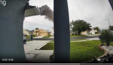 1 dead after small plane crashes into Florida yard