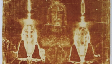 Scientists Uncover Unexpected Dna Traces From Humans, Animals, And Plants In The Shroud Of Turin