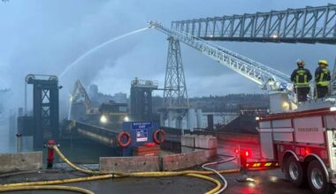 Air quality being monitored after barge fire near stal̕əw̓asəm Bridge - BC