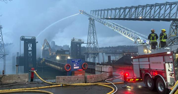 Air quality being monitored after barge fire near stal̕əw̓asəm Bridge - BC