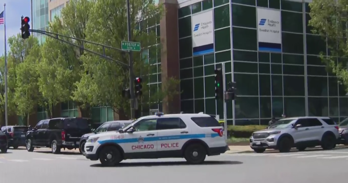 2 Chicago police officers shot inside Swedish hospital on North Side