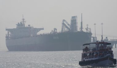 Oil markets immediately drop after Trump and Iran say Hormuz is open