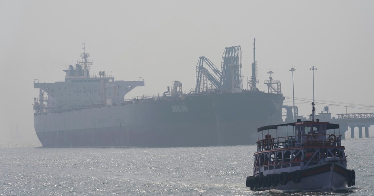 Oil markets immediately drop after Trump and Iran say Hormuz is open