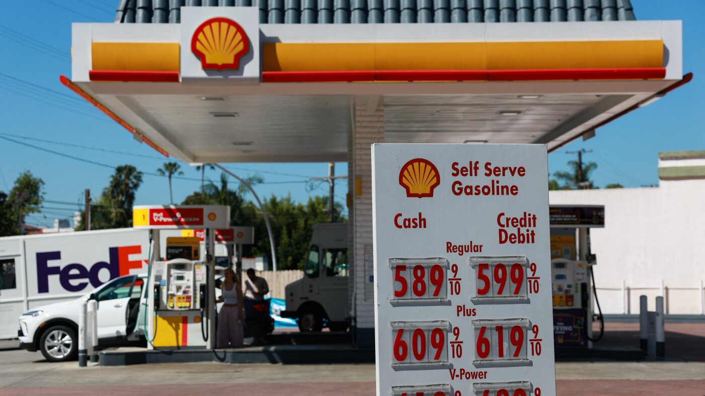 Gasoline prices could drop, following drop in crude oil : NPR