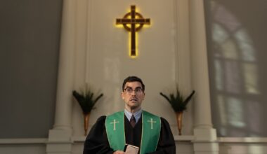 Dan Levy's hilariously caustic comedy drags siblings into organized crime : NPR