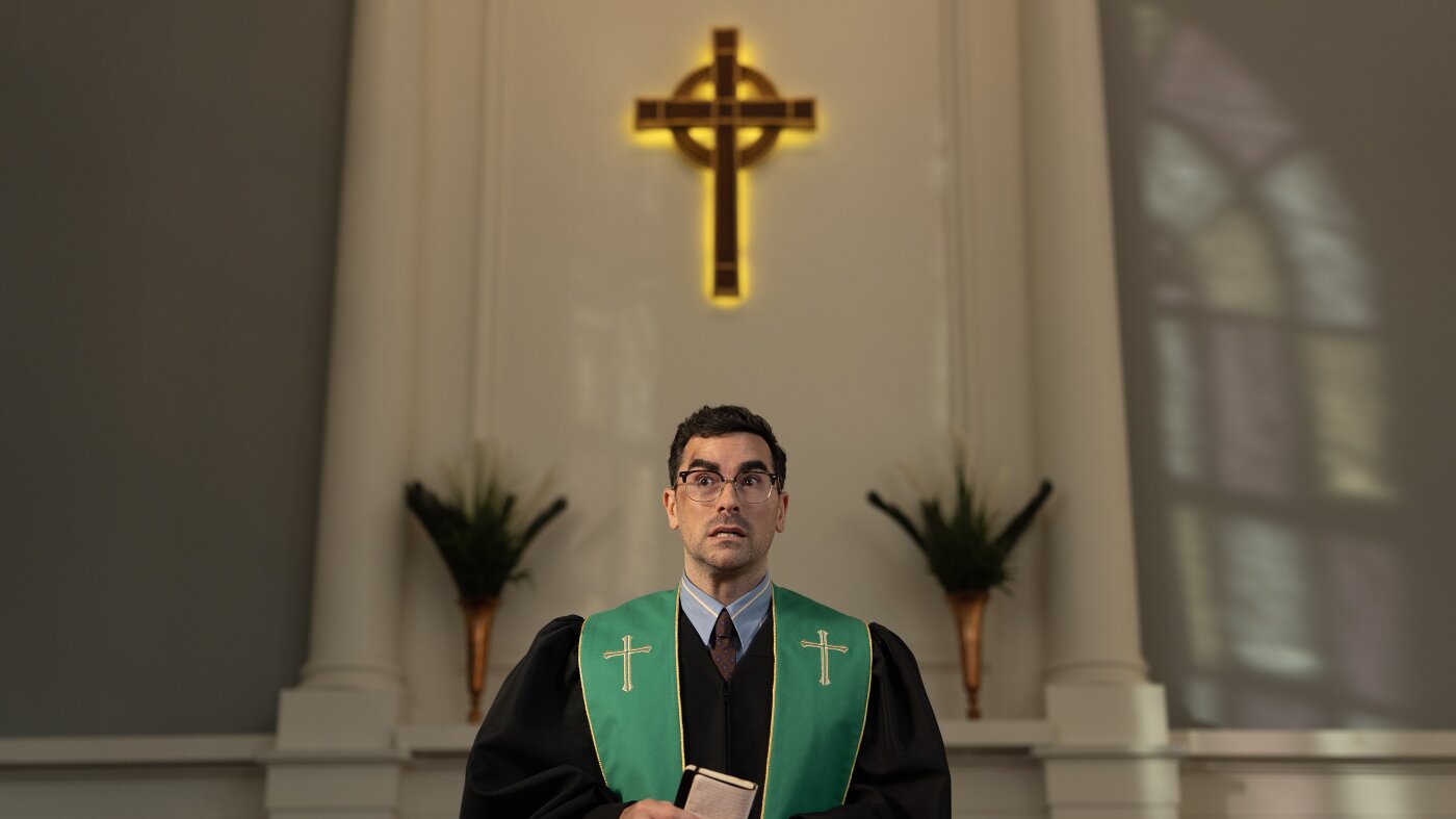 Dan Levy's hilariously caustic comedy drags siblings into organized crime : NPR