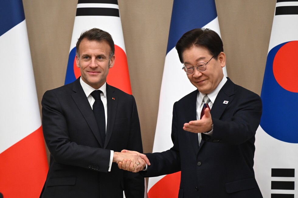 French and South Korean leaders say they'll work together on Strait of Hormuz