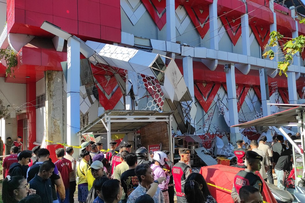 Earthquake off Indonesia kills 1 and sets off small tsunami