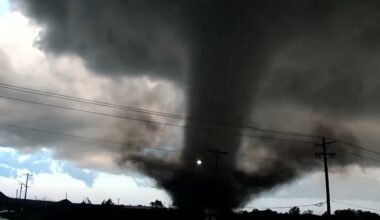 Homes damaged when tornado barrels through city in northern Oklahoma