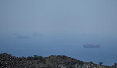 Oil prices rise anew amid a US-Iran standoff in the Strait of Hormuz