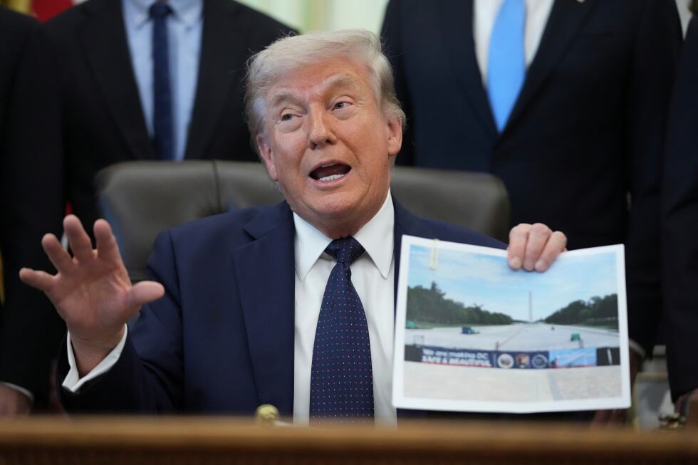 Trump says Lincoln Memorial Reflecting Pool is being coated