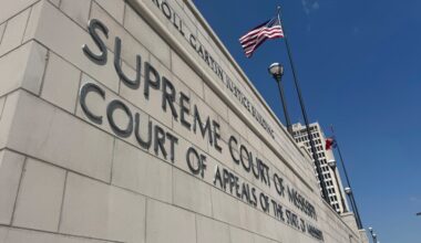 Mississippi governor calls session to redraw judicial districts