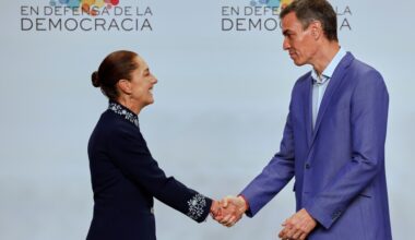 With a handshake, Spain and Mexico put diplomatic tussle over colonial past behind them