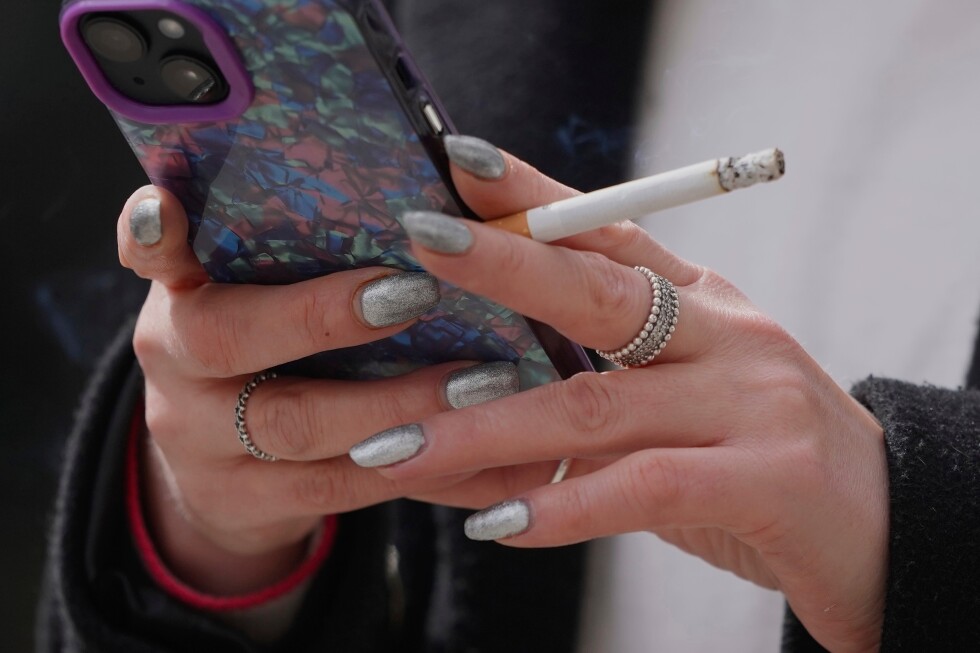 UK passes ban on cigarette purchases for anyone born after 2008