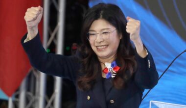 Taiwan opposition leader heads to China
